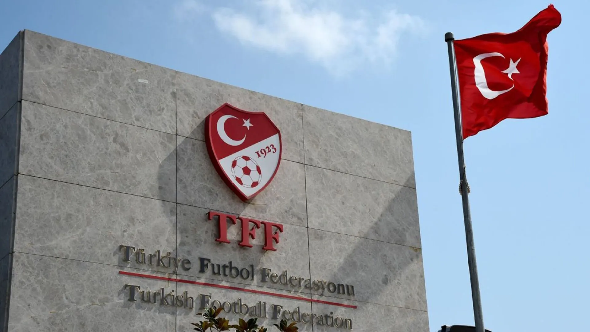 TFF yeni mövsümün transfer pəncərəsi tarixlərini açıqlayıb