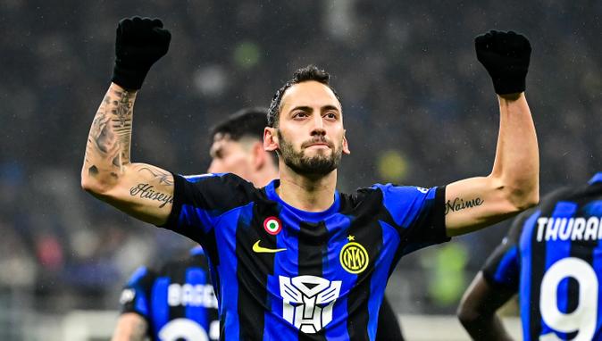 Hakan Çalhanoğlu qərarını açıqlayıb