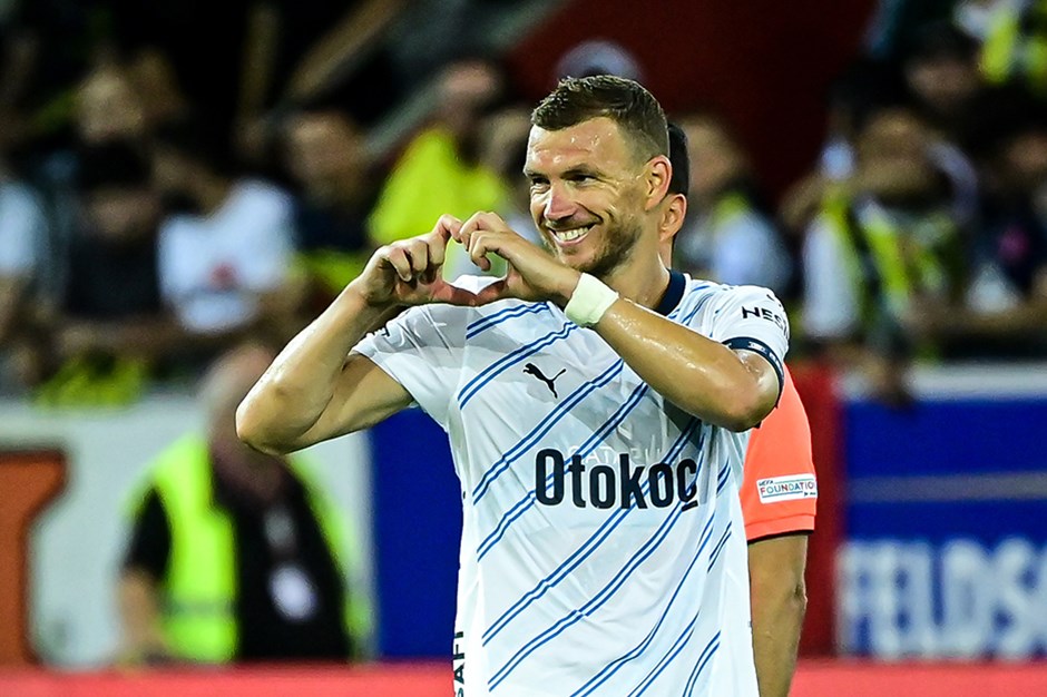 Edin Dzeko Türkiyə futbolu tarixinə düşüb