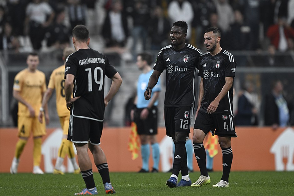 “Beşiktaş”da iki ayrılıq birdən