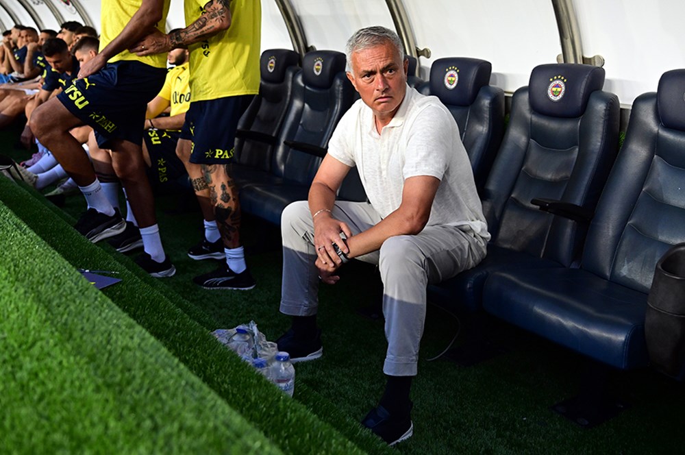 Mourinho 9 oyunçunun üstündən xətt çəkdi