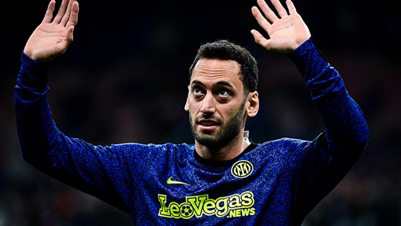 Hakan Çalhanoğlundan transfer açıqlaması