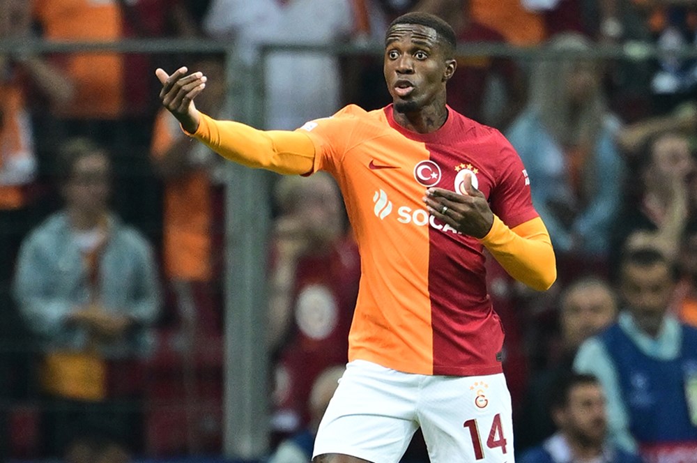 Wilfried Zaha “Galatasaray” azarkeşlərini danladı