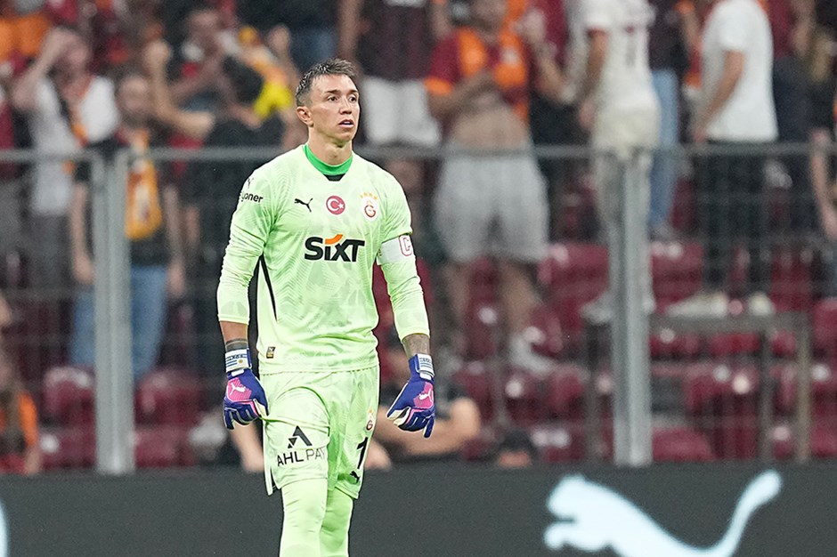 Fernando Muslera oyunu davam etdirə bilməyib