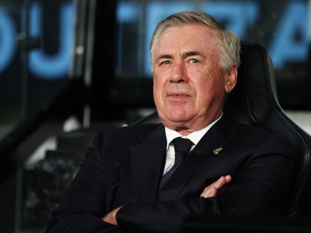 Carlo Ancelotti daha bir uğura imza atıb